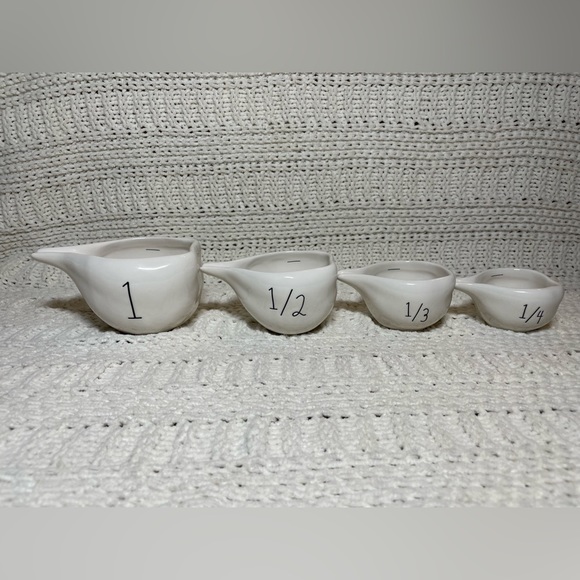GARLIC Rae Dunn Measuring Cups - Picture 2 of 5